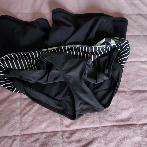 Lululemon size 12 shorts NW0T - Picture 3 of 3